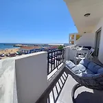 T2 Gaveto- Frente Mar, Wifi, Aconchegante & Familiar Apartment