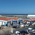Apartment T2 Gaveto- Frente Mar, Wifi, Aconchegante & Familiar *