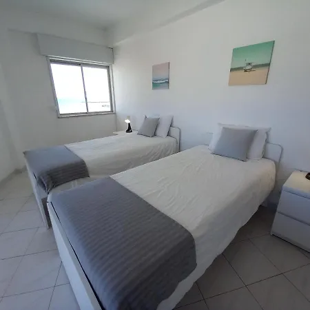 Apartment T2 Gaveto- Frente Mar, Wifi, Aconchegante & Familiar *