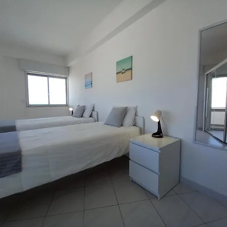 T2 Gaveto- Frente Mar, Wifi, Aconchegante & Familiar * Quarteira