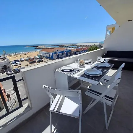 Apartment T2 Gaveto- Frente Mar, Wifi, Aconchegante & Familiar *