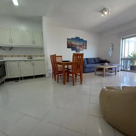 T2 Gaveto- Frente Mar, Wifi, Aconchegante & Familiar Quarteira