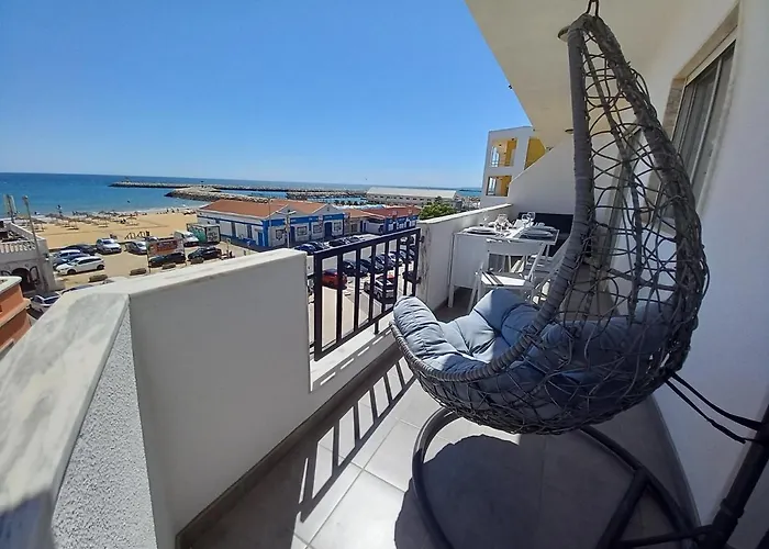 Апартаменты T2 Gaveto- Frente Mar, Wifi, Aconchegante & Familiar *