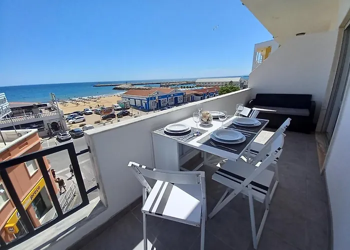 Апартаменты T2 Gaveto- Frente Mar, Wifi, Aconchegante & Familiar *